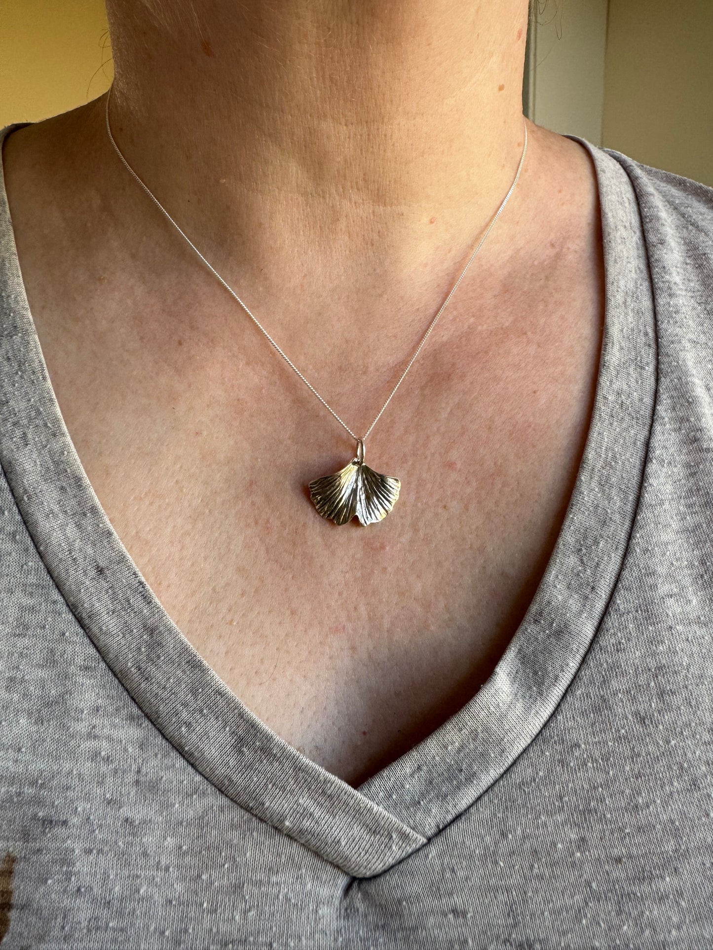 Ginkgo leaf silver pendant necklace