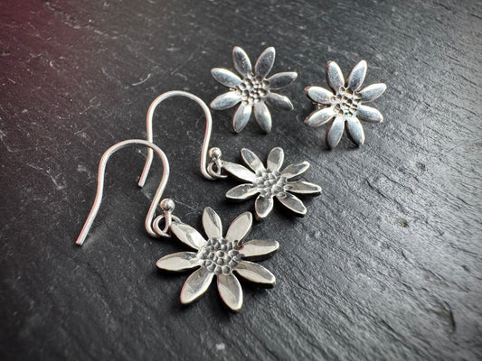 Silver Daisy Earrings