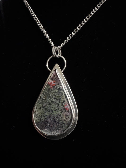 Moss agate and silver pendant necklace